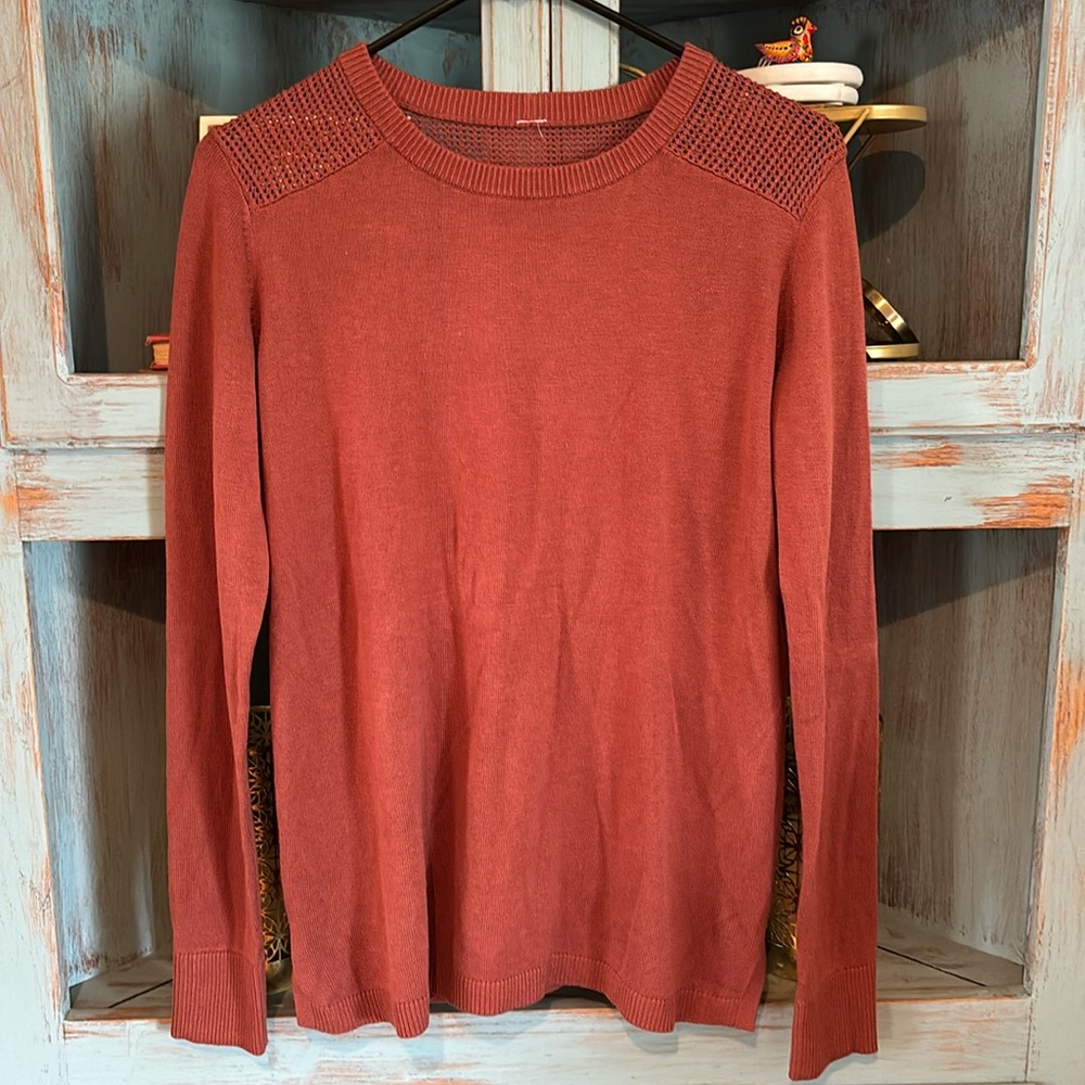 Lululemon size 6 long sleeve